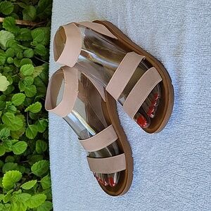 Size 6 by Forever Comfort...stretch beige sandal. Very comfortable.